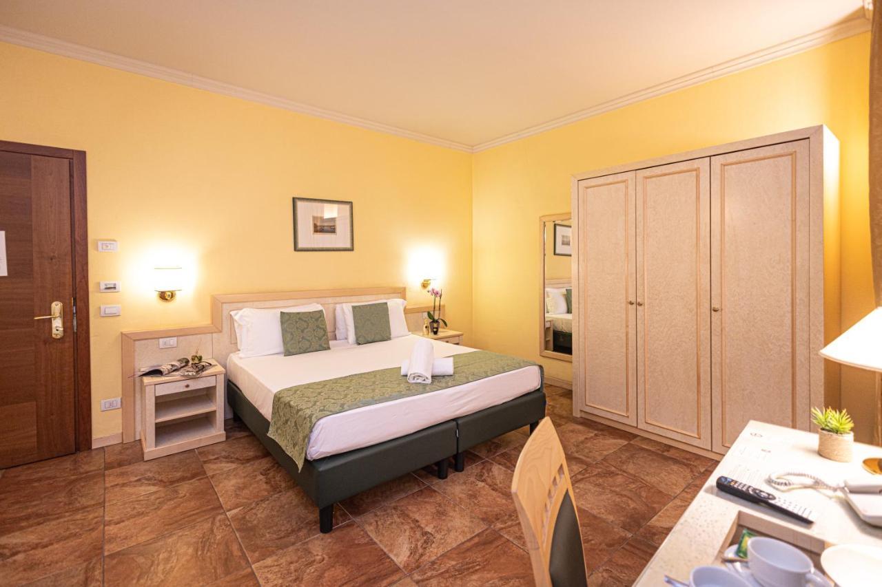 Hotel San Gottardo Verbania Esterno foto