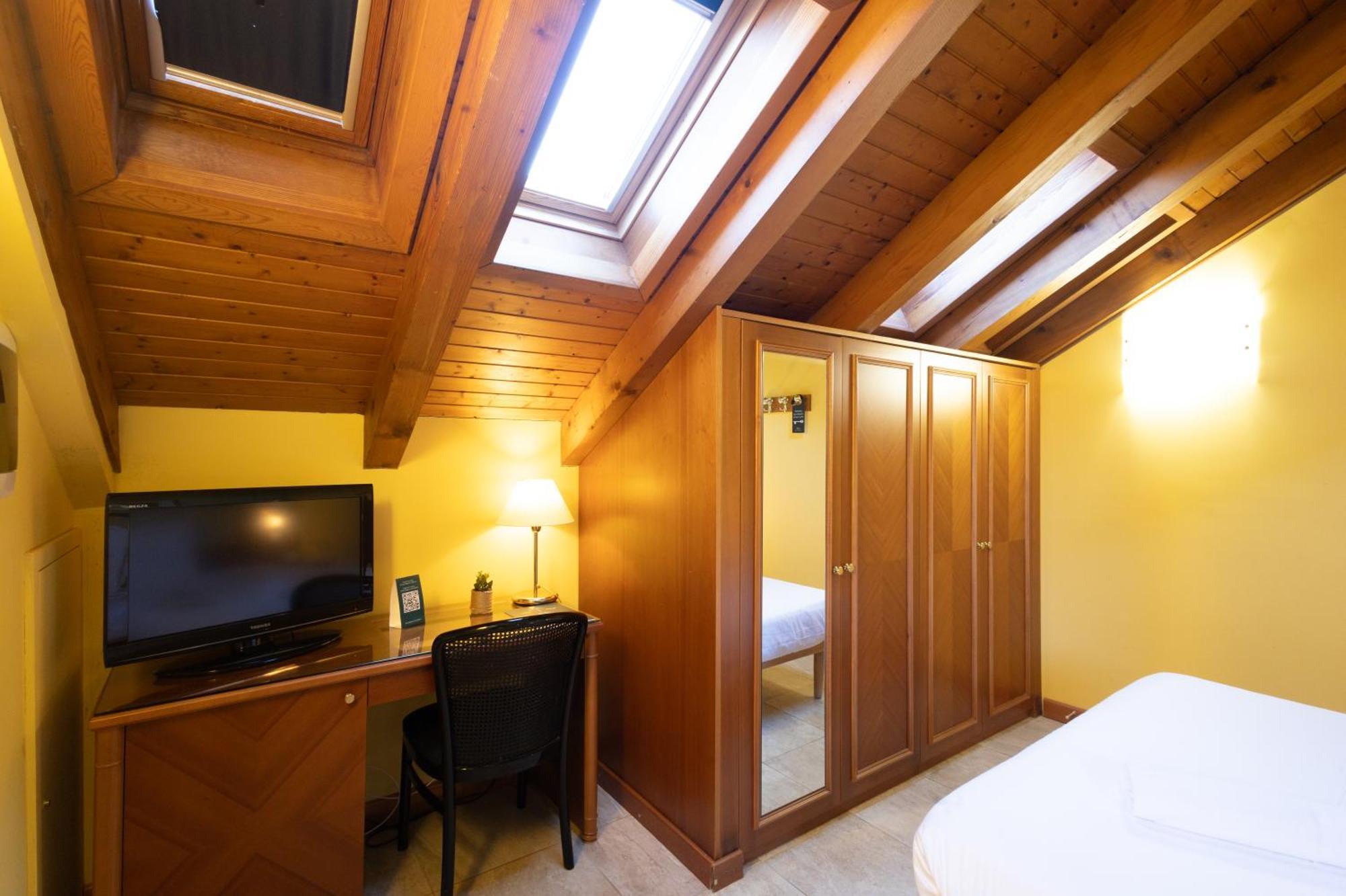 Hotel San Gottardo Verbania Esterno foto