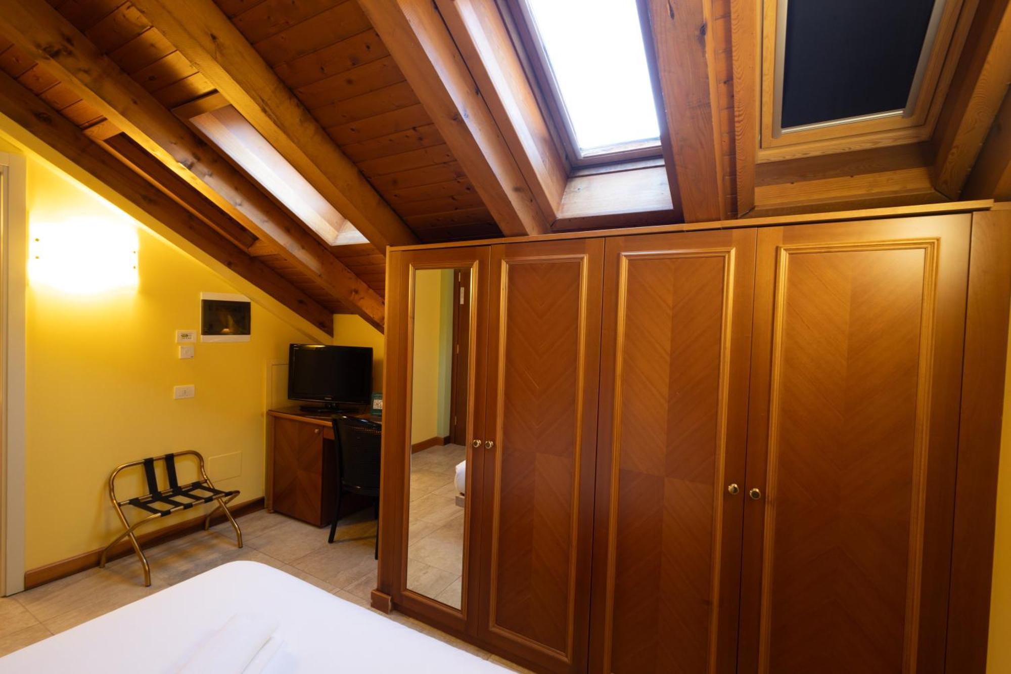 Hotel San Gottardo Verbania Esterno foto