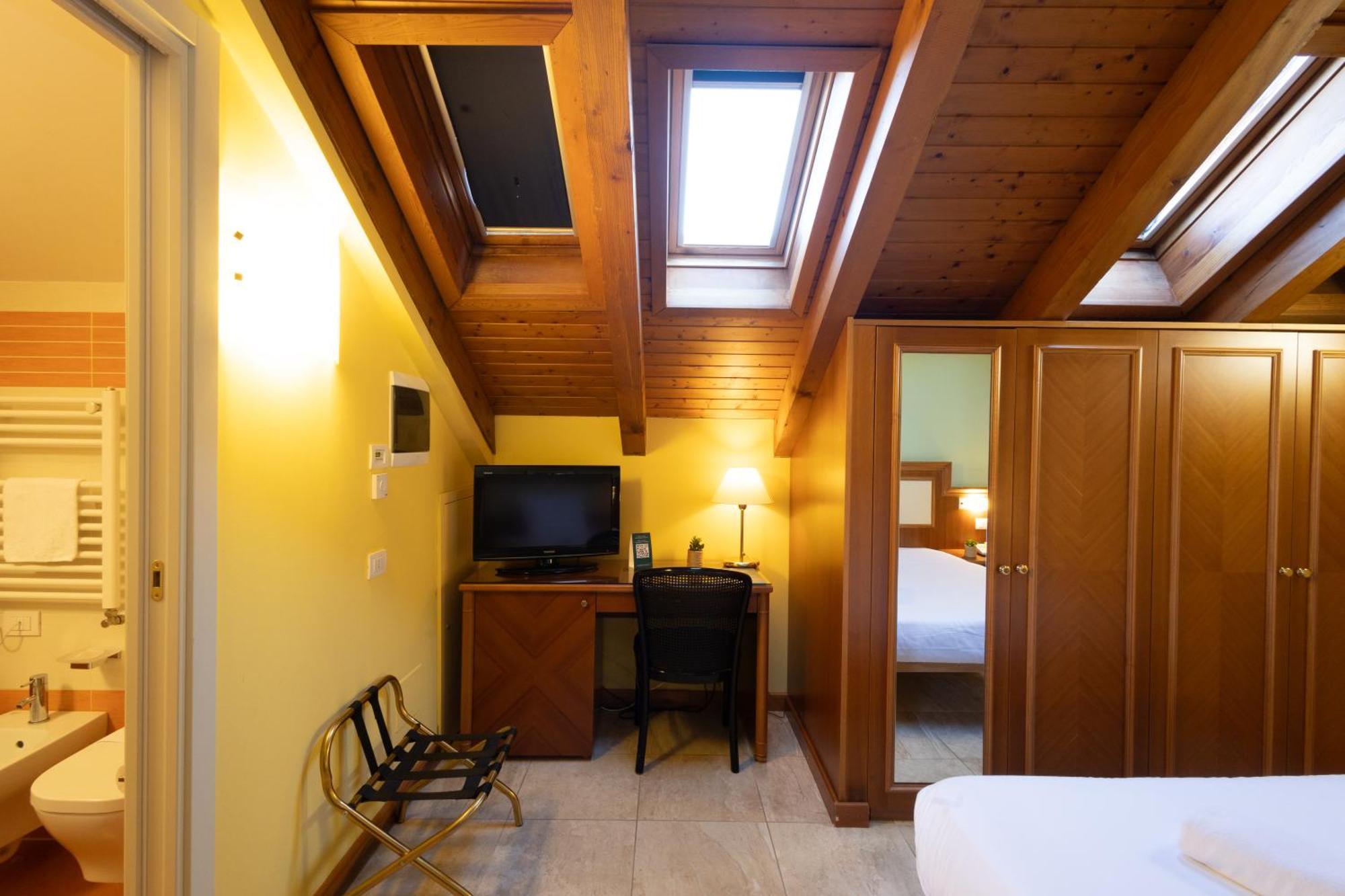 Hotel San Gottardo Verbania Esterno foto